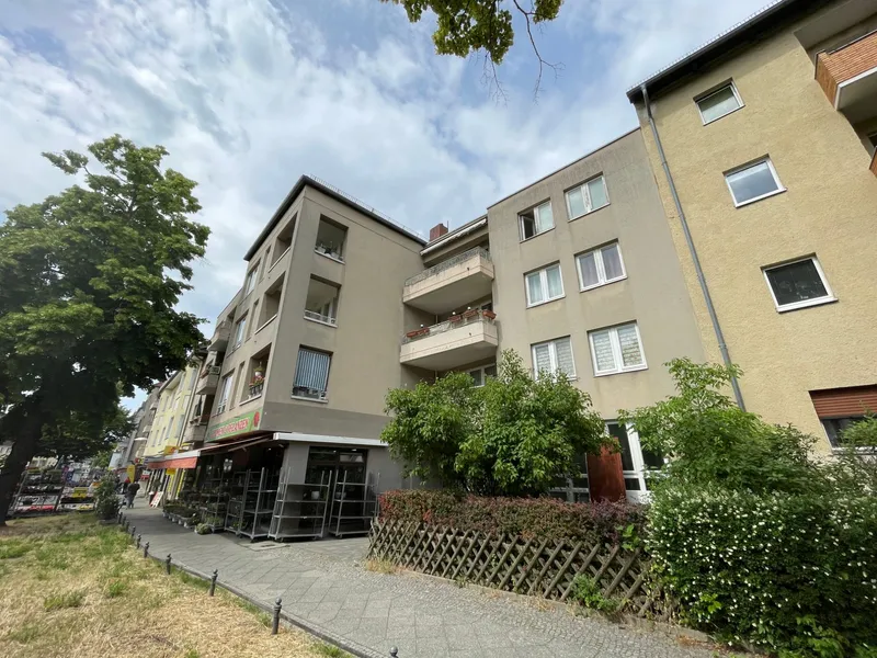 Helle Erdgeschosswohnung mit Terrasse im Herzen von Lankwitz ! — photo 1